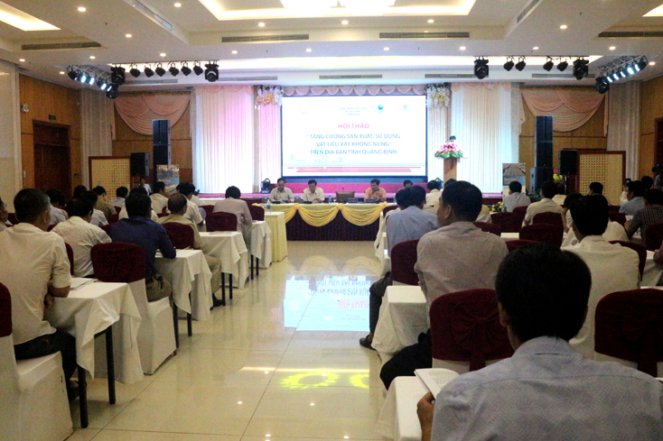 Các đại biểu dự hội thảo.