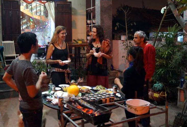 Nhiều đặc sản Quảng Bình được giới thiệu cho du khách tại Sealand Homestay. 