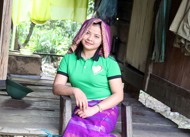 Chủ nhiệm CLB Đức Nhân Tâm Nguyễn Thị Hà Nhi trong một lần tham gia thiện nguyện tại bản Bạch Đàn (xã Lâm Thủy, Lệ Thủy) 