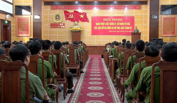 Hội nghị quán triệt Luật Quản lý, sử dụng vũ khí, vật liệu nổ và công cụ hỗ trợ; Luật Cảnh vệ.