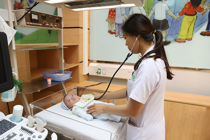 Để giúp các mẹ có thêm kiến thức chăm sóc con những ngày đầu còn bỡ ngỡ, bác sĩ Nguyễn Quỳnh Hương – khoa sơ sinh bệnh viện Phụ Sản Hà Nội có những lời khuyên hữu ích dành cho các mẹ.