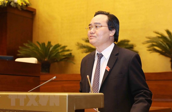 Bộ trưởng Bộ Giáo dục và Đào tạo Phùng Xuân Nhạ trình bày Báo cáo về việc sửa đổi toàn diện Luật Giáo dục; giải trình, tiếp thu ý kiến đại biểu Quốc hội tại kỳ họp thứ năm. (Ảnh: Phương Hoa/TTXVN)
