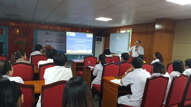 Các học viên đang cập nhật kiến thức về nhóm bệnh RLCHBS
