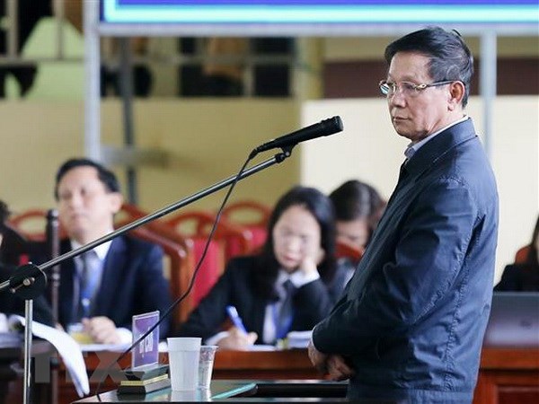 Bị cáo Phan Văn Vĩnh, nguyên Tổng cục trưởng Tổng cục cảnh sát, trả lời trước tòa. (Ảnh: Trung Kiên/TTXVN)