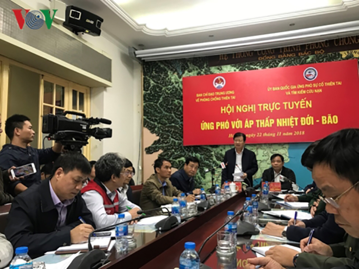 Phó Thủ tướng Trịnh Đình Dũng chỉ đạo ứng phó bão số 9.