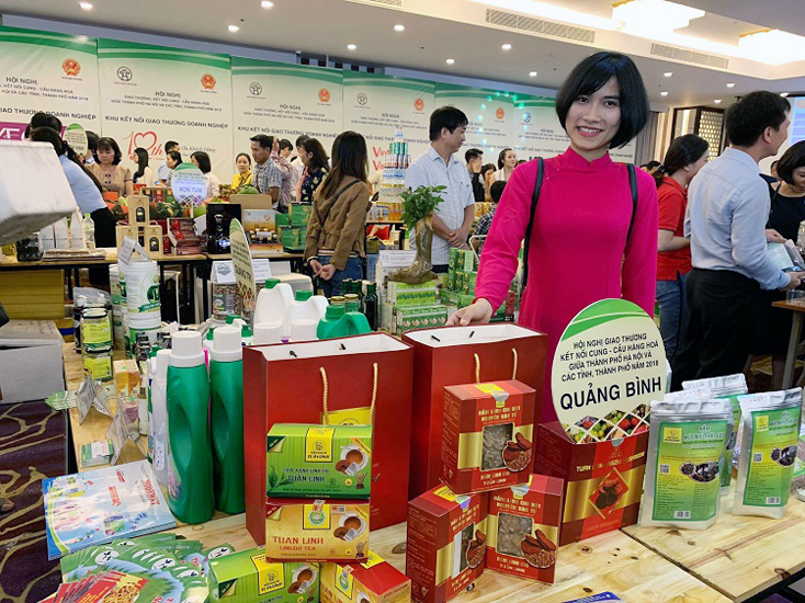 Gian hàng của tỉnh Quảng Bình tại khu trưng bày hội nghị giao thương kết nối cung-cầu hàng hóa giữa TP.Hà Nội và các tỉnh, thành phố năm 2018