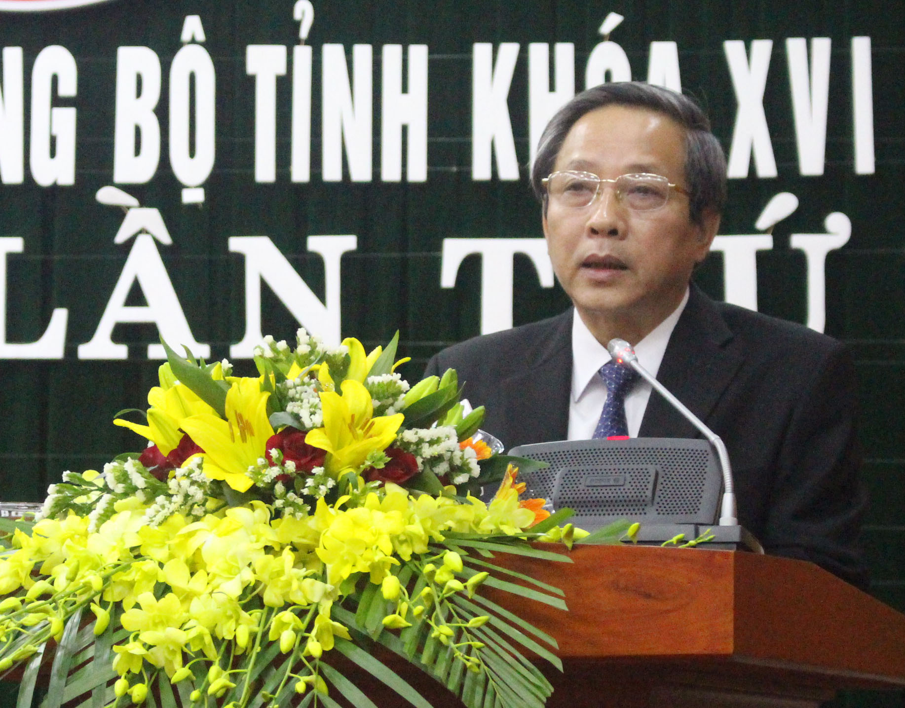 Đồng chí Bí thư Tỉnh uỷ phát biểu kết luận hội nghị