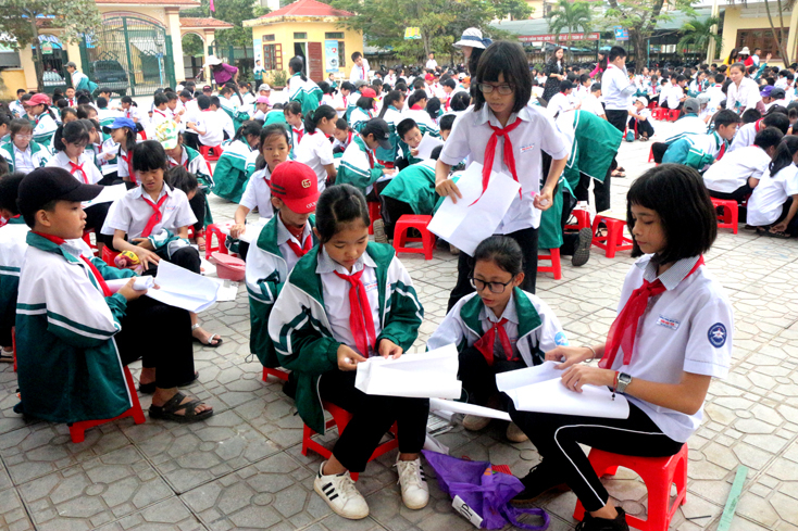 và thi gấp túi giấy