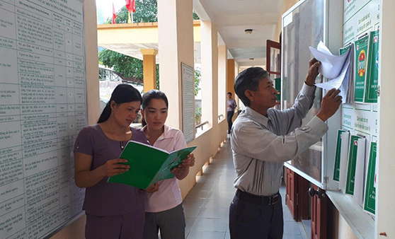 Các tổ TKVV xã Trường Sơn đã phát huy tốt vai trò “cầu nối” giữa người dân và tổ chức tín dụng.   