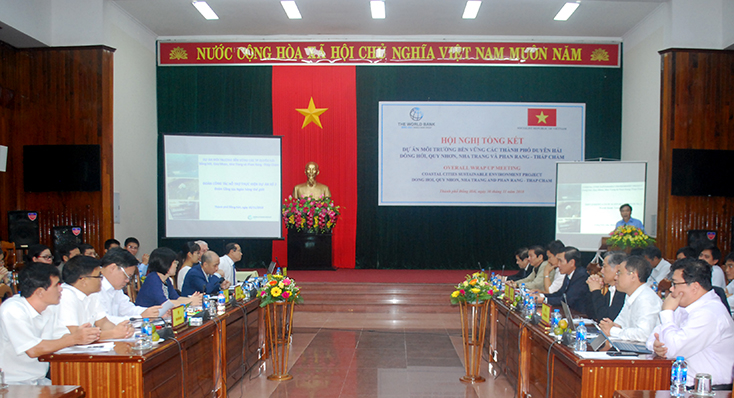 Các đại biểu tham dự hội nghị.