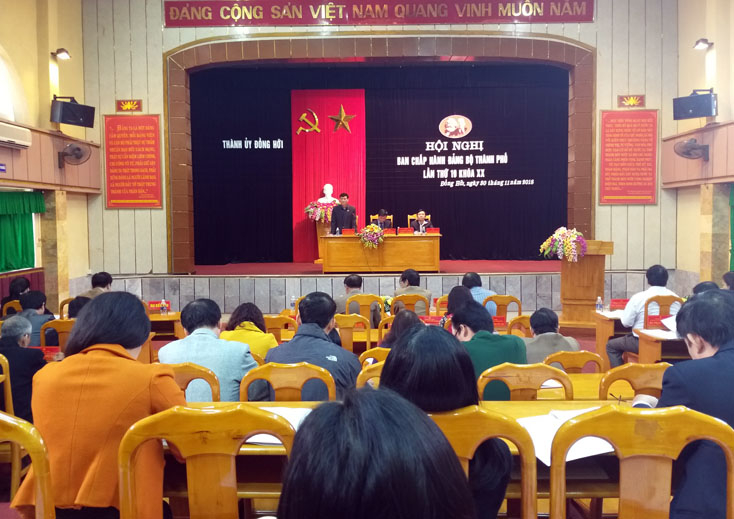 Toàn cảnh hội nghị BCH Đảng bộ TP. Đồng Hới lần thứ 19 đánh giá tình hình kinh tế- xã hội, an ninh quốc phòng, công tác xây dựng Đảng năm 2018 và nhiệm vụ trọng tâm năm 2019. 