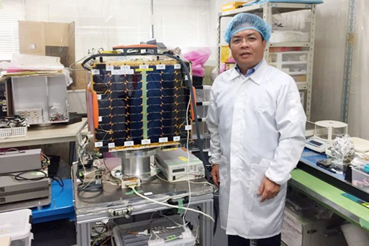  Phó giáo sư, tiến sỹ Phạm Anh Tuấn, Tổng Giám đốc VNSC cho hay, theo thiết kế, MicroDragon sẽ hoạt động trên quỹ đạo ít nhất là 1 năm và có thể kéo dài tới 2 năm. (Nguồn: VNSC)