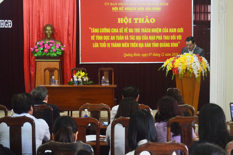 Hội thảo đã có nhiều tham luận, góp ý nhằm đề xuất các giải pháp nhằm nâng cao trách nhiệm của nam giới trong việc chăm sóc SKSS của gia đình