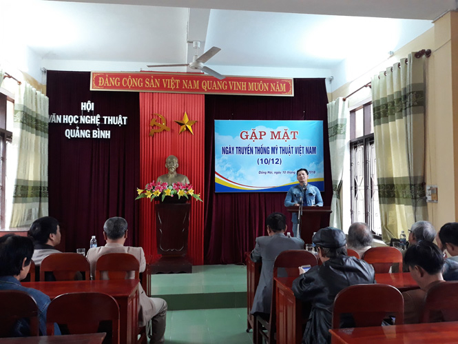Các hội viên đóng góp ý kiến thảo luận tại buổi gặp mặt