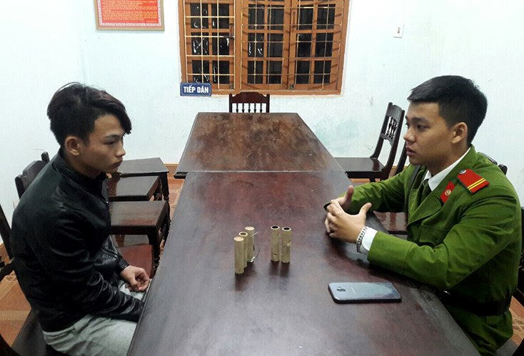 Một trong số các trường hợp đốt pháo nổ trái phép bị Công an TP. Đồng Hới triệu tập xử lý.