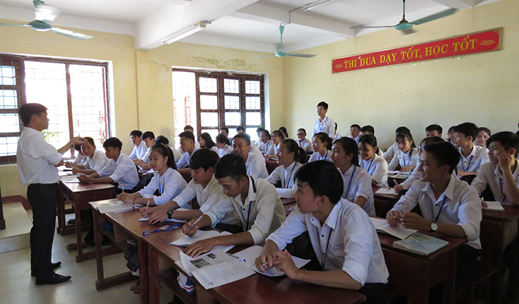 Trong chương trình giáo dục phổ thông cần lựa chọn các nội dung giáo dục văn hóa ứng xử phù hợp với đặc điểm tâm sinh lý, tình cảm của học sinh.