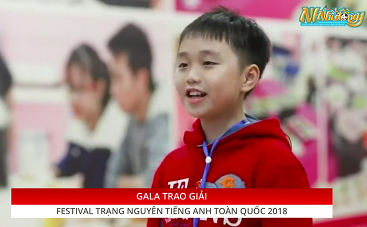 Em Lê Văn Thái Sơn, học sinh lớp 5A, Trường tiểu học Đại Phong tại lễ trao thưởng “Festival Trạng nguyên Tiếng Anh toàn quốc 2018”.