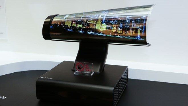 Mẫu thử nghiệm màn hình có thể cuộn lại của LG. (Nguồn: Cnet)