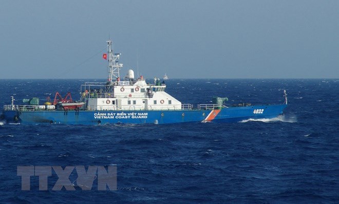Tàu kiểm ngư Việt Nam làm nhiệm vụ trên biển. (Nguồn: TTXVN)