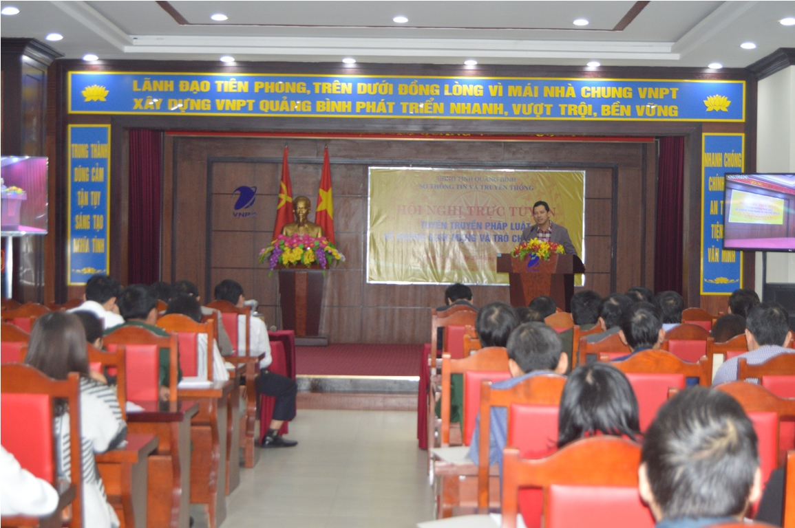 Các đại biểu tham dự hội nghị đã nghe đại diện Cục Phát thanh, Truyền hình và Thông tin điện tử (Bộ Thông tin và Truyền Thông)  phổ biến pháp luật, công tác quản lý MXH và TCĐT.