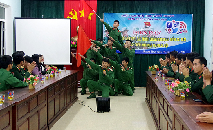Đông đảo CBCS tham gia diễn đàn.