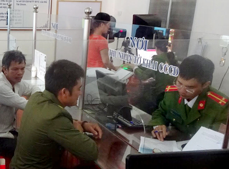 Công an thị xã Ba Đồn nâng cao hiệu quả công tác CCHC bằng việc tăng giờ làm, ngày làm “Vì nhân dân phục vụ”, được nhân dân trên địa bàn tin tưởng, ủng hộ.