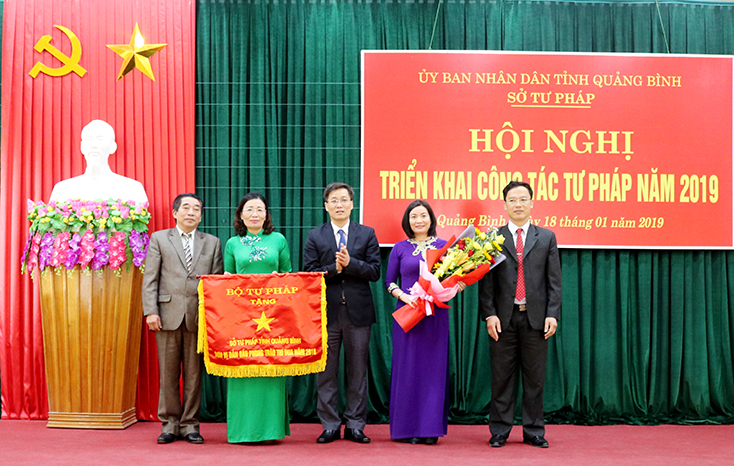 Bộ Tư pháp tặng danh hiệu 