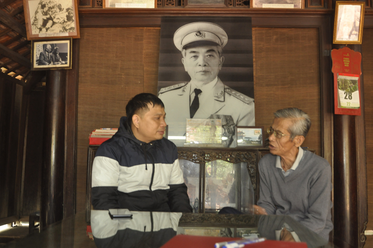 Ông Võ Đại Hàm kể với phóng viên những câu chuyện về tình yêu rừng của vị tướng huyền thoại Võ Nguyên Giáp.