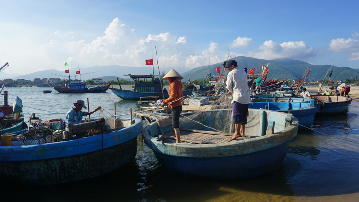 Vẫn còn nhiều khó khăn, nhưng cuộc sống của người dân các làng biển đã ổn định.