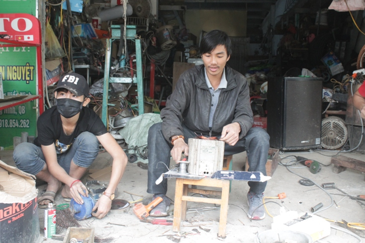 Với nghị lực của bản thân, anh Trương Hồng Hoàn, (SN 1982), Hiền Ninh, Quảng Ninh đã gây dựng sự nghiệp dù bị mất một chân.