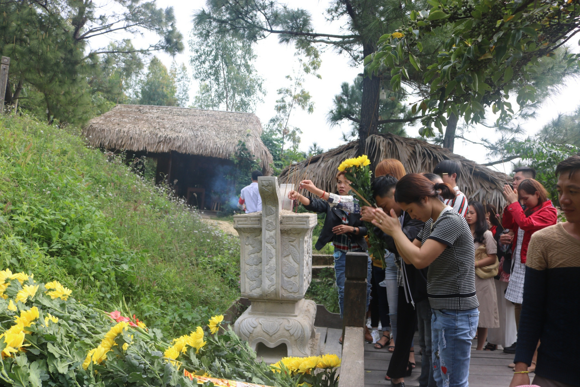  Thành kính dâng hương