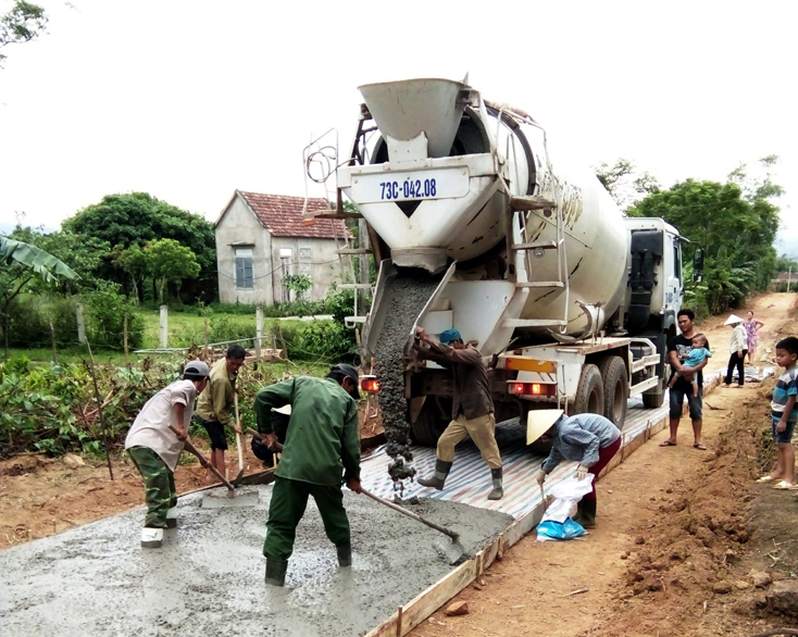 Khi vai trò của Mặt trận, đặc biệt là người “đứng mũi chịu sào”-Chủ tịch Ủy ban MTTQVN xã được phát huy, phong trào XDNTM ở Cự Nẫm phát triển nhanh và hiệu quả.