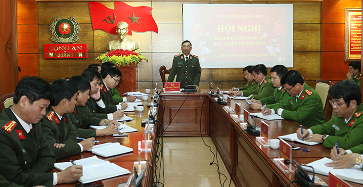 Đồng chí Giám đốc Công an tỉnh Thiếu tướng Từ Hồng Sơn khái quát tình hình an ninh trật tự trên địa bàn tỉnh trong dịp Tết Nguyên đán 2019.