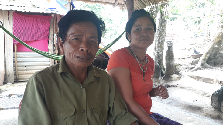 Già làng Đinh Rầu và vợ.