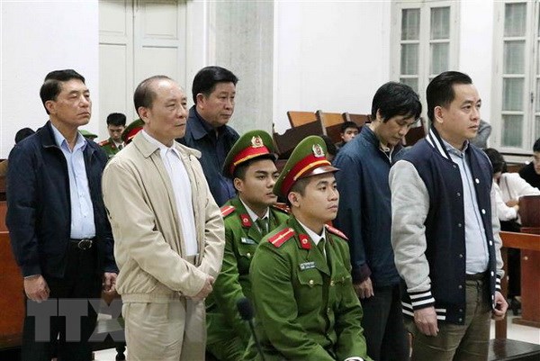 Bị cáo Phan Văn Anh Vũ cùng các bị cáo nghe Hội đồng xét xử tuyên án. (Ảnh: Văn Điệp/TTXVN)
