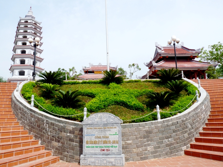 Đền tưởng niệm Liệt sĩ Trường Sơn - Long Đại.