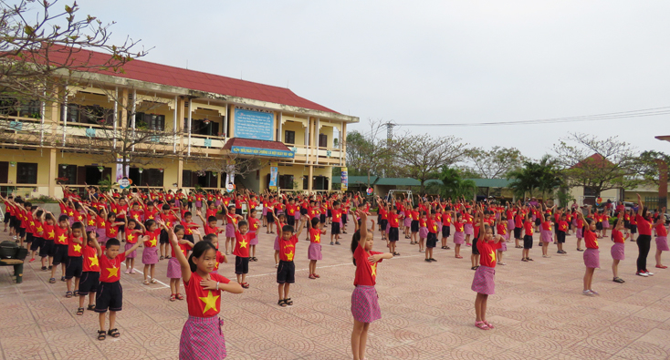 …. múa dân vũ chào mừng Ngày hội học sinh tiểu học.