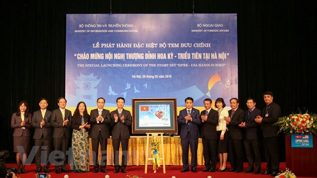 Chinh thuc phat hanh bo tem chao mung Hoi nghi Thuong dinh My-Trieu hinh anh 2Bộ tem còn có ý nghĩa khẳng định Việt Nam luôn chân thành, nỗ lực trong việc tham gia giải quyết các vấn đề mang tính toàn cầu, đóng góp vào vấn đề kiến tạo hòa bình cho khu vực và trên thế giới. (Ảnh: Minh Sơn/Vietnam+)