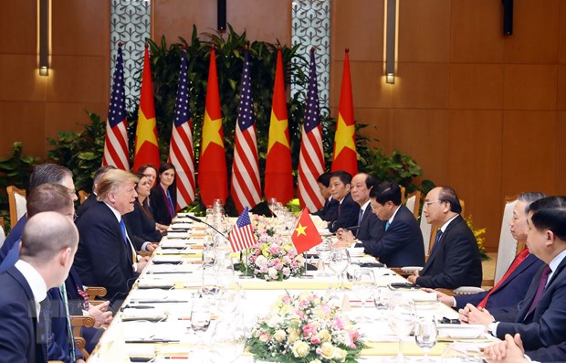 Viet Nam coi trong phat trien quan he Doi tac toan dien voi Hoa Ky hinh anh 1Thủ tướng Nguyễn Xuân Phúc ăn trưa làm việc với Tổng thống Mỹ Donald Trump. (Ảnh: Thống Nhất/TTXVN)
