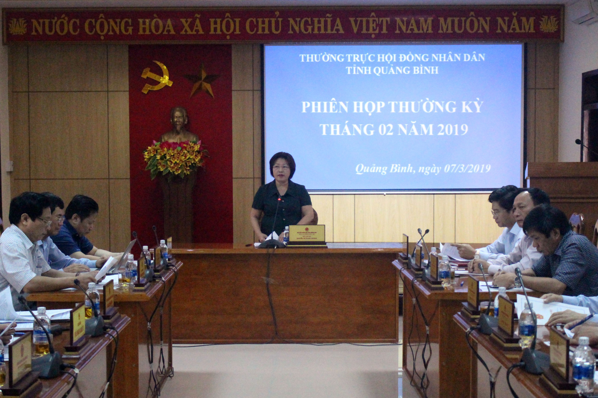 Đồng chí Phó Chủ tịch Thường trực HDND tỉnh phát biểu kết luận tại phiên họp