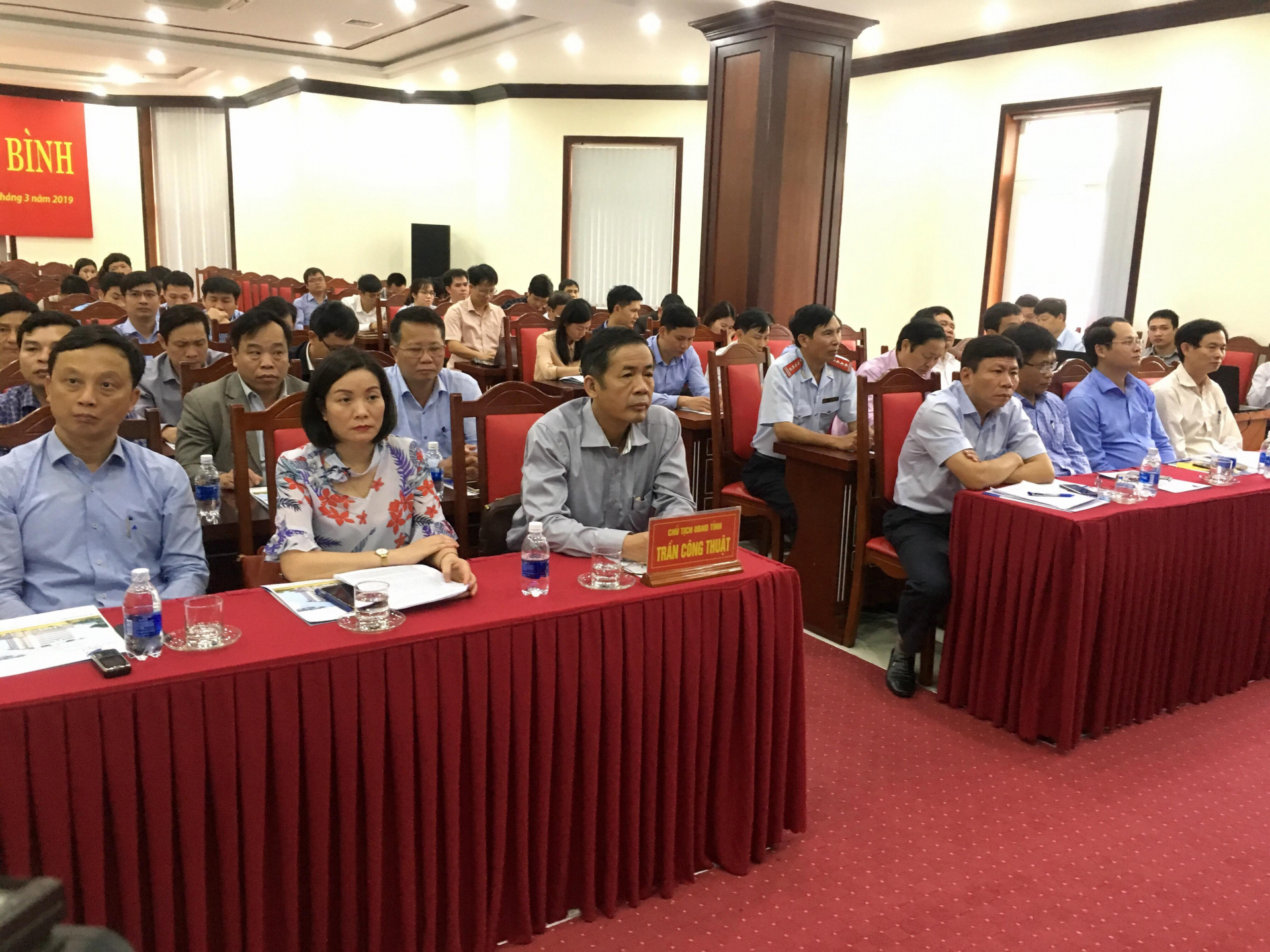 : Đồng chí Trần Công Thuật, Phó Bí thư Thường trực Tỉnh ủy, Chủ tịch UBND tỉnh, Trưởng Đoàn đại biểu Quốc hội tỉnh và các đại biểu dự lễ khai trương tại điểm cầu Quảng Bình.