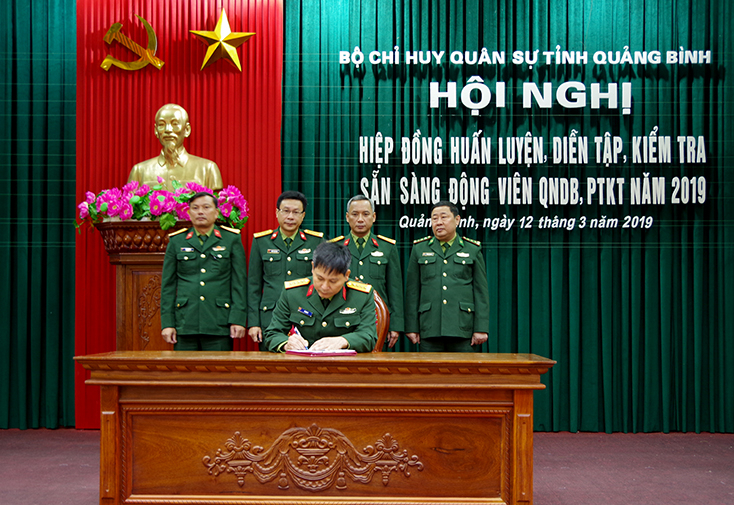 Ký kết biên bản hiệp đồng huấn luyện quân nhân dự bị năm 2019.