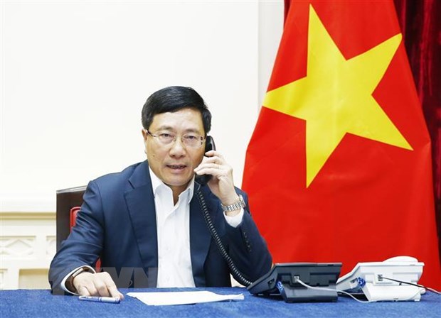 Phó Thủ tướng, Bộ trưởng Ngoại giao Phạm Bình Minh điện đàm với Bộ trưởng Ngoại giao Malaysia. (Ảnh: Lâm Khánh/TTXVN)