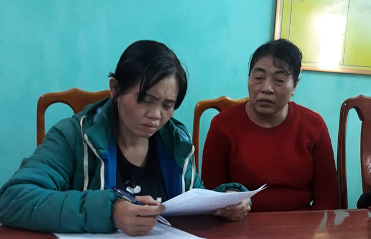 Bà Mến và Bích tại Công an huyện Bố Trạch.
