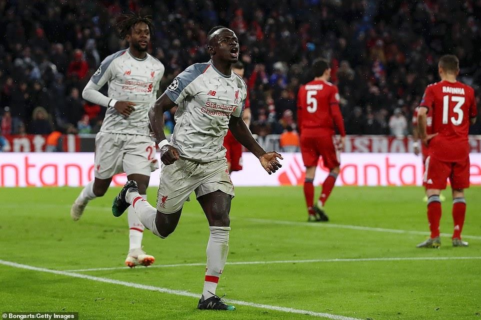  Mane lập cú đúp vào lưới Bayern Munich.