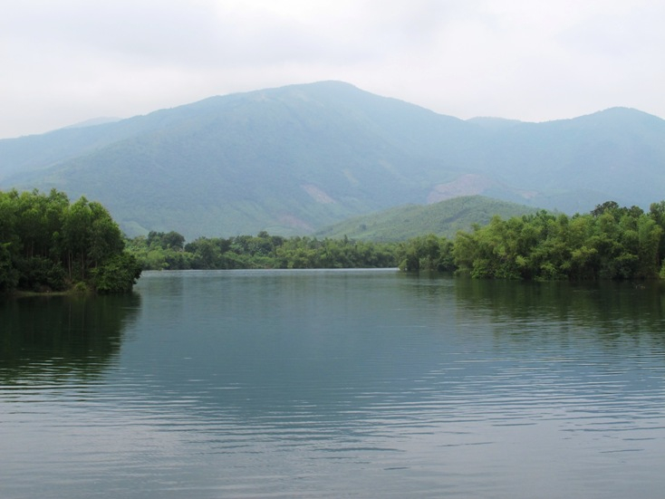 Thượng nguồn sông Loan. (Ảnh: Xuân Phú)