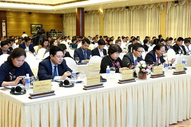   Các đại biểu tại hội nghị nhắn tin ủng hộ Quỹ Hỗ trợ người bệnh chiến thắng bệnh lao. (Ảnh: Dương Ngọc/TTXVN)