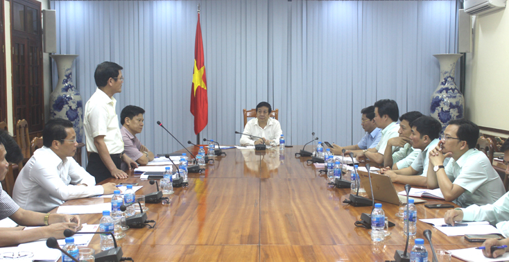Đồng chí Nguyễn Xuân Quang, Phó Chủ tịch Thường trực UBND tỉnh chủ trì buổi làm việc.
