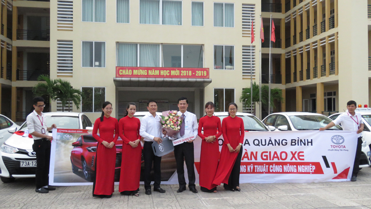 Trường cao đẳng Kỹ thuật Công - Nông nghiệp Quảng Bình giao nhận dàn xe số tự động, chuẩn bị cơ sở vật chất tốt nhất cho khóa đào tạo đầu tiên đạt hiệu quả cao.