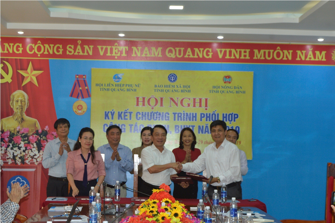 BHXH và Hội nông dân, Hội Liên hiệp Phụ nữ tỉnh đã ký kết chương trình phối hợp công tác BHXH, BHYT năm 2019.